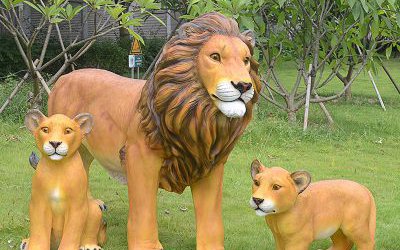 公園草坪玻璃鋼大型仿真動(dòng)物獅子雕塑
